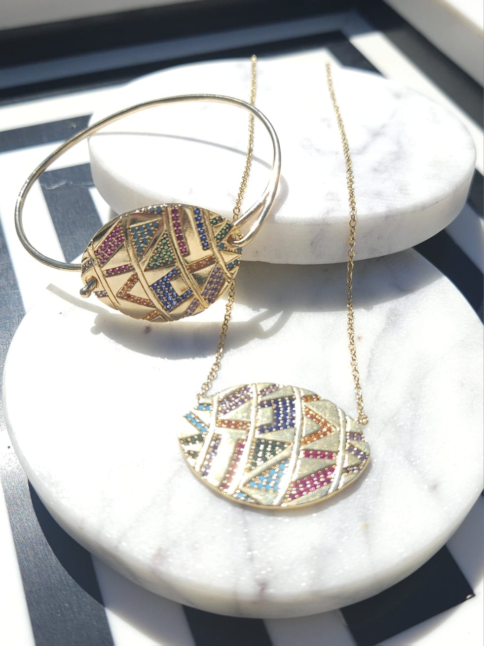 OVAL COLORS NECKLACE