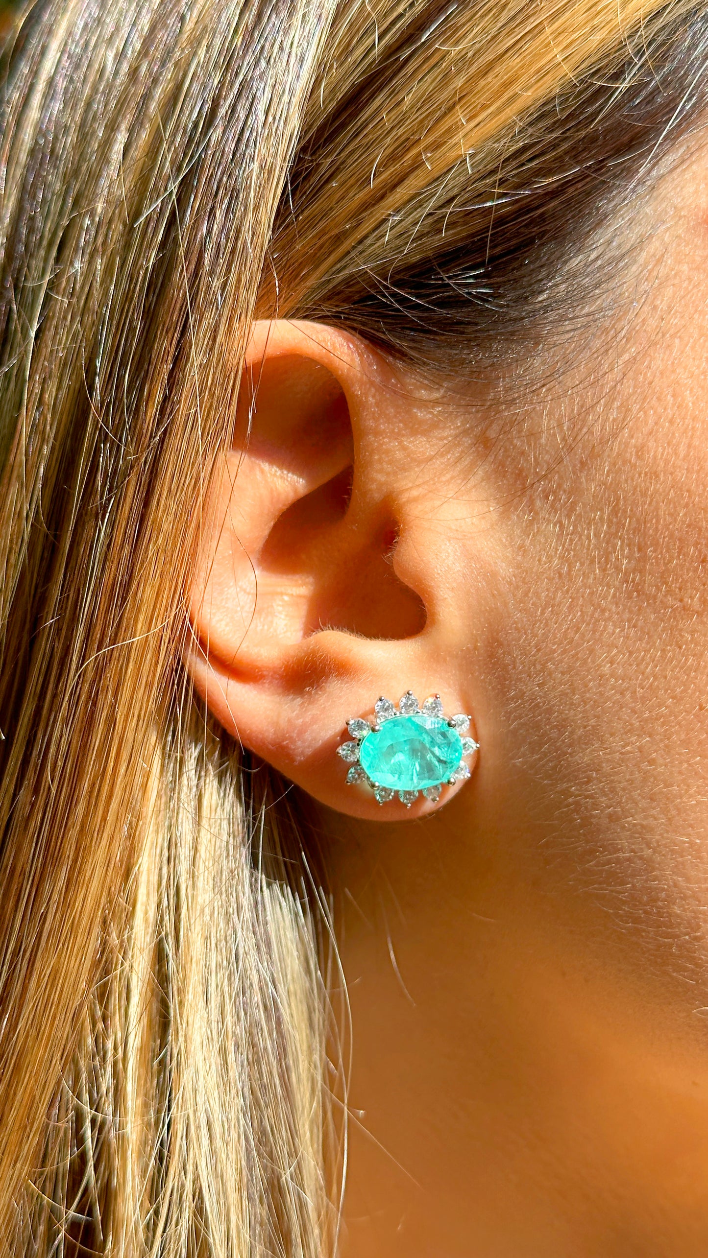 OVAL COLOMBIAN EMERALD EARRING