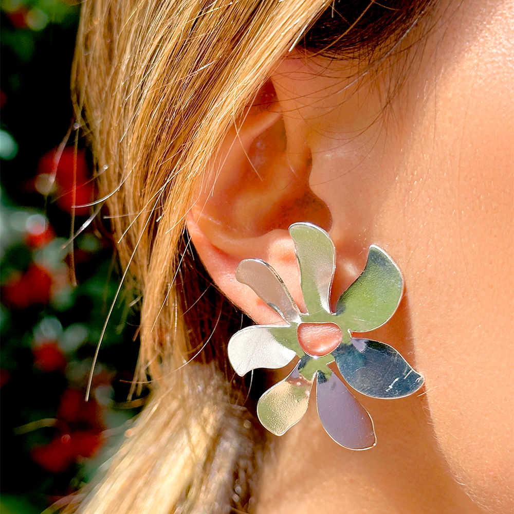 FLOWER PETAL EARRING