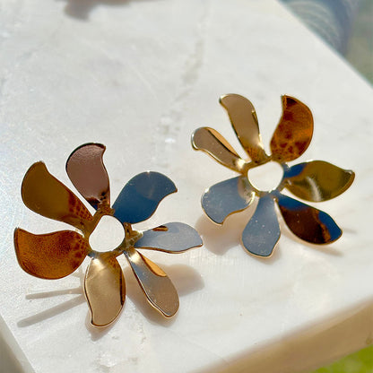 FLOWER PETAL EARRING