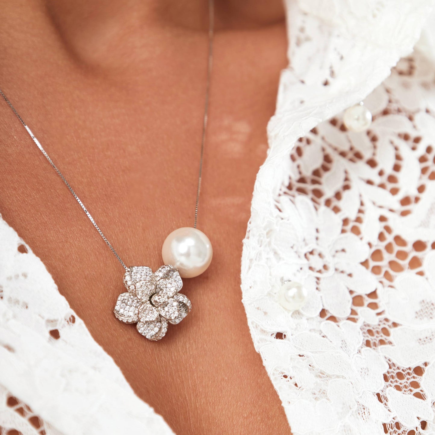 FLOWER NECKLACE