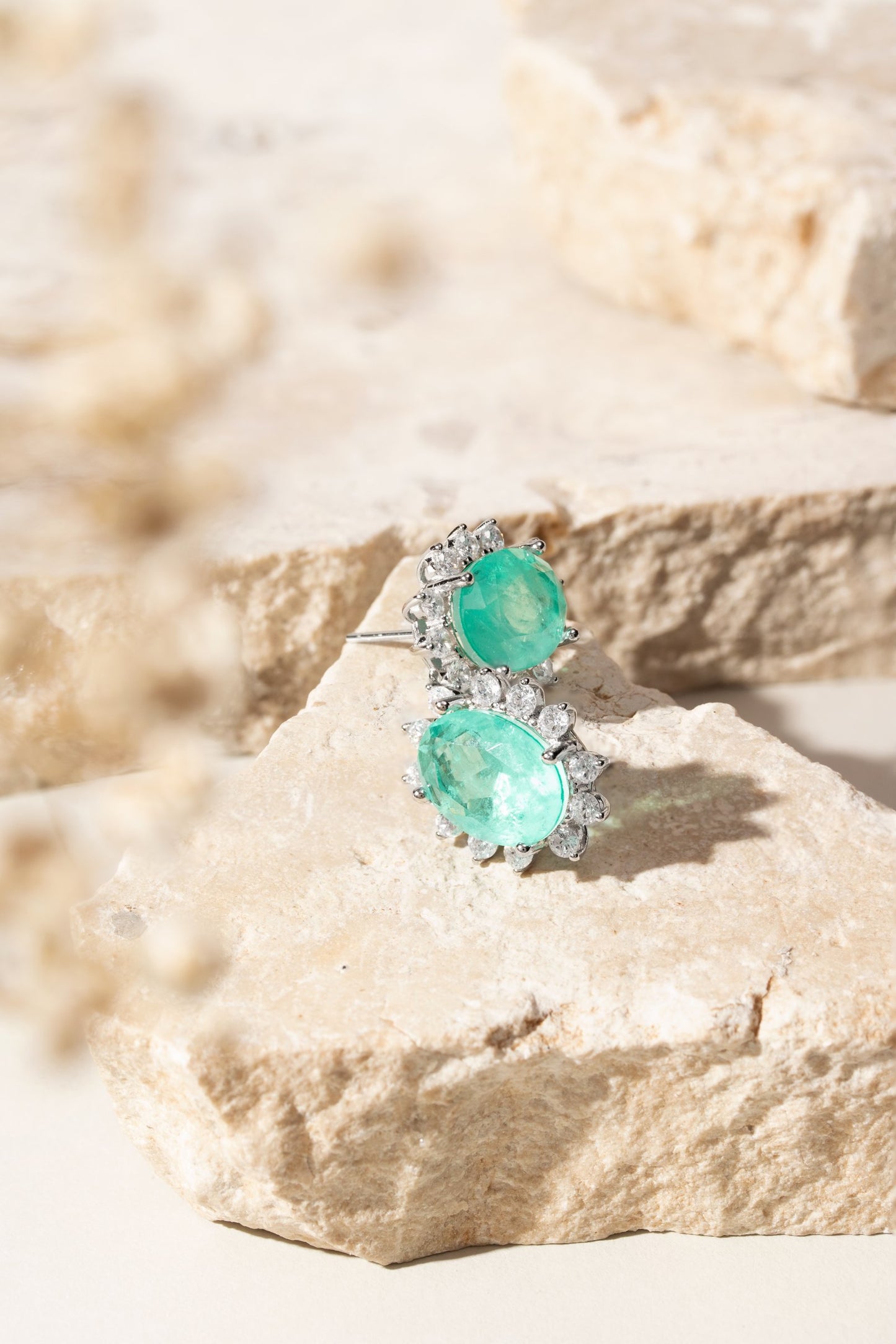 OVAL COLOMBIAN EMERALD EARRING